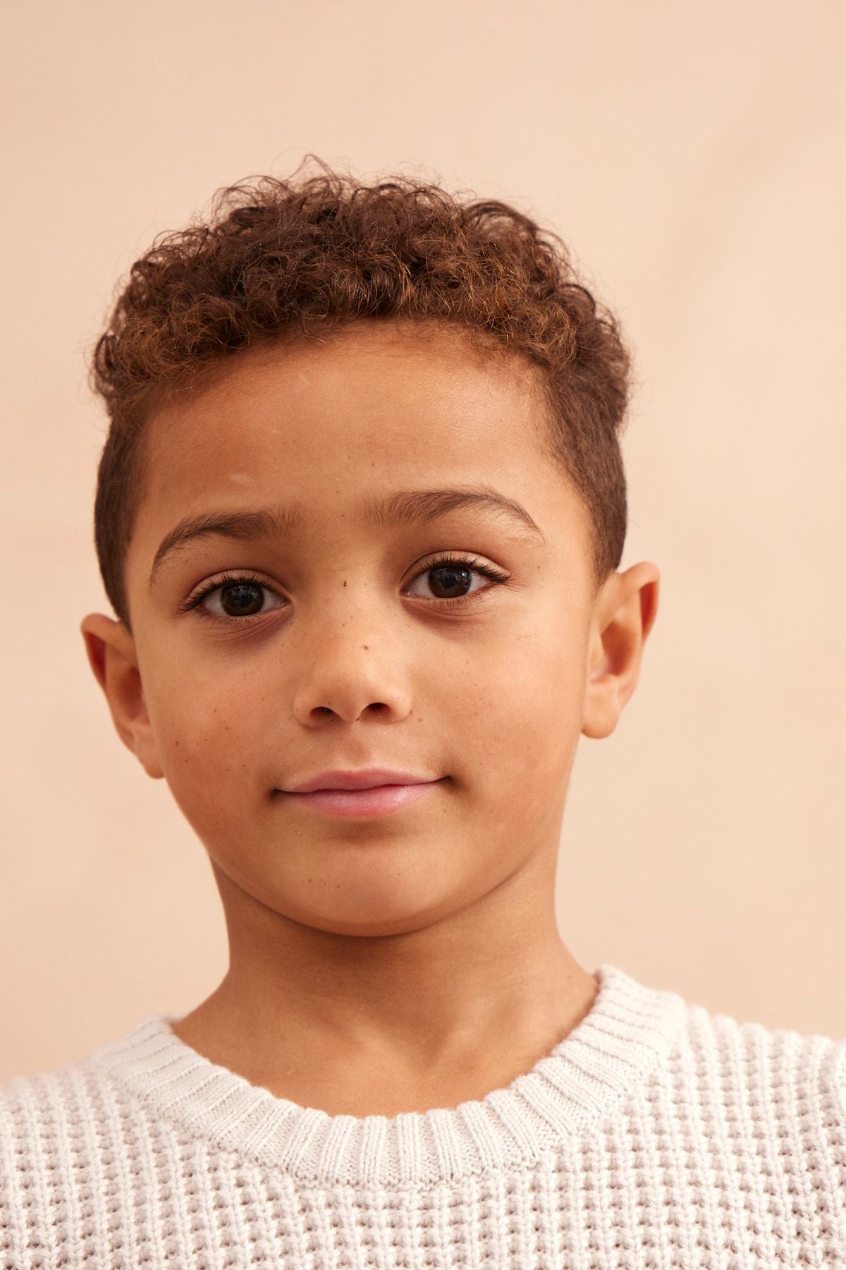 Waffle knit jumper in chalk in organic cotton cashmere, collar rib close up view