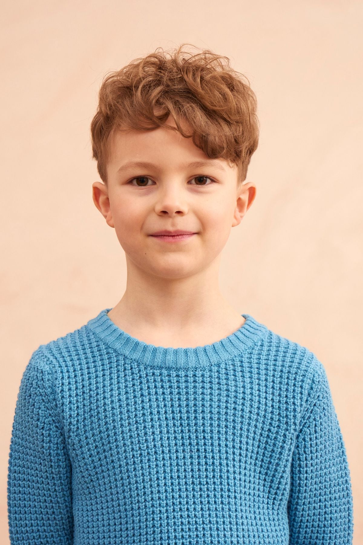 Waffle knit jumper in Iceland Blue in organic cotton cashmere, close up collar rib front view