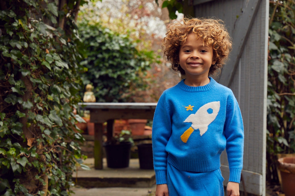 Zoom, zoom, zoom, we’re going to the moon. Jet off into space with our cosy little Rocket Jumper which will appeal to all young space lovers! Made with the softest cashmere/ merino blend from Inner Mongolia, it will keep you Little One cosy and warm all winter long.