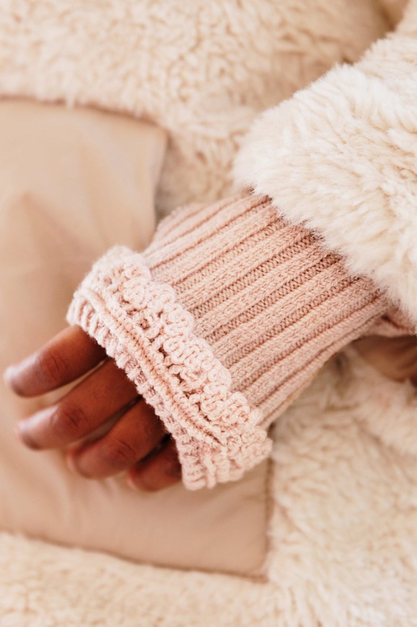 Mady Ribbed Merino Wool Mittens with Lace Frill