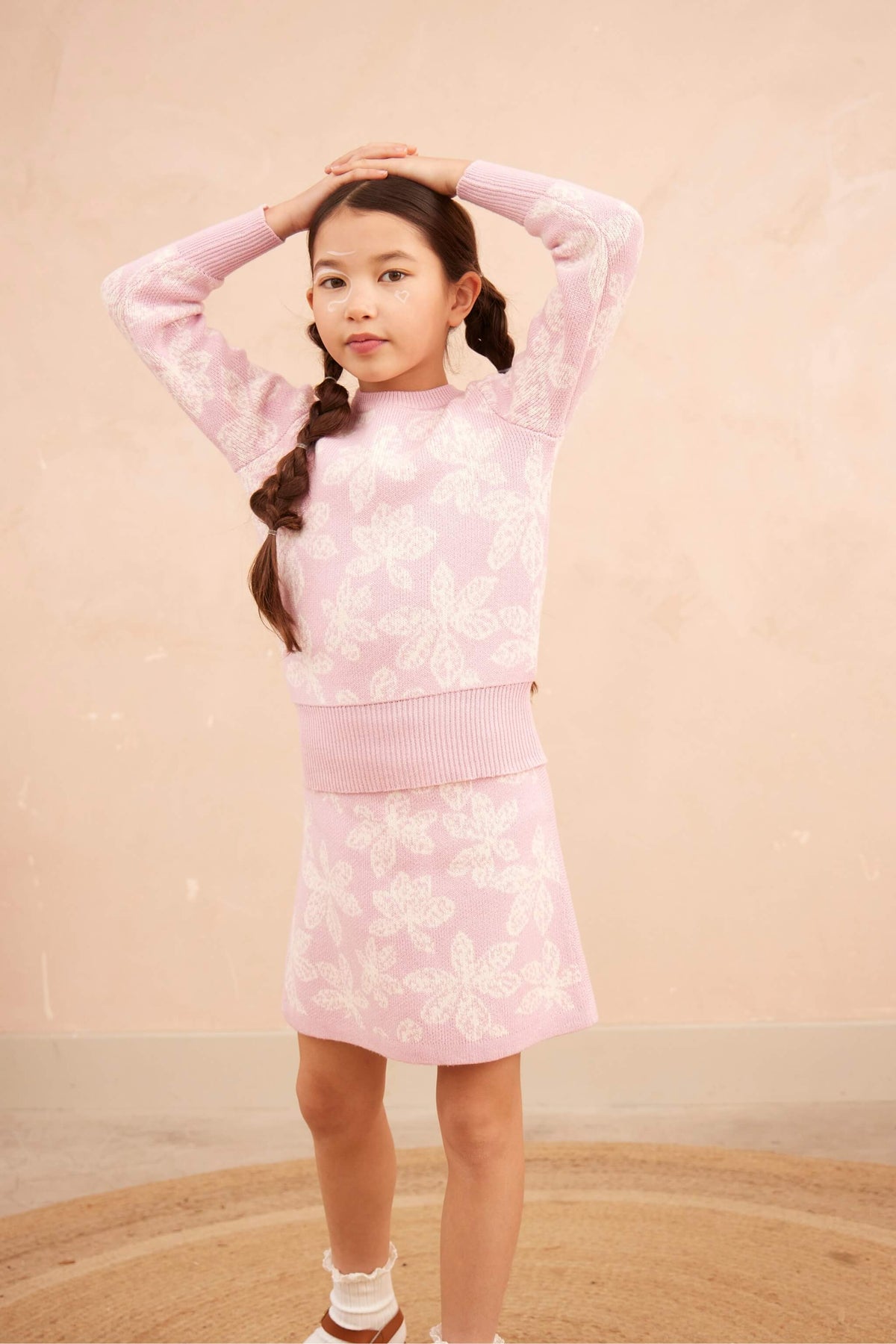 Girl wearing the Chestnut Leaves Skirt in bubble gum pink
